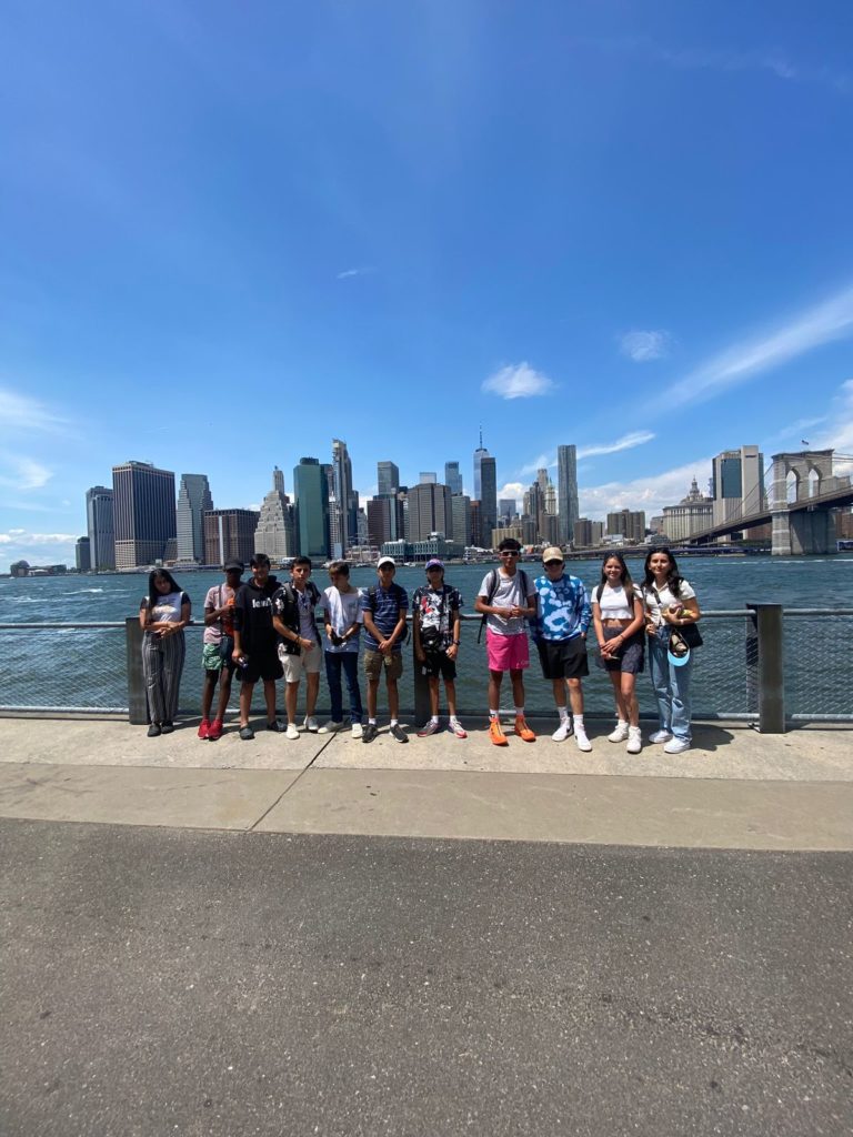 Studenti letního tábora NYC Trip Bridge 1